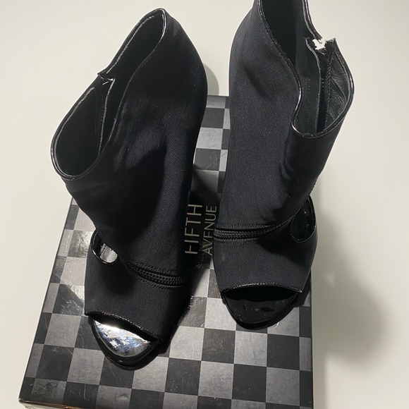 Peep toe side zipper black bootie - Picture 5 of 5